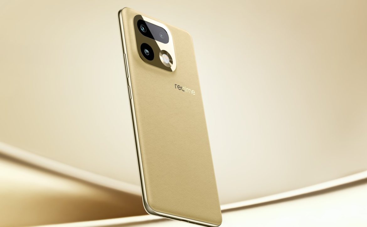 Smartphone Realme Série 16 Pro en finition cuir végétal doré avec son triple module caméra sophistiqué sur un arrière-plan abstrait luxueux.